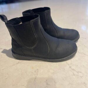 Ugg Ashton Chelsea Boot | Youth sz 5, Ladies sz 7
